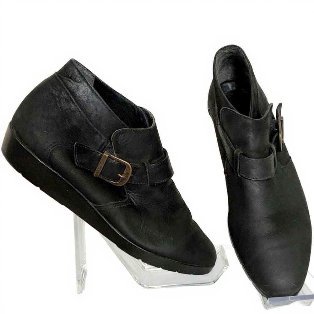 Clark’s of England Booties Boots Women’s size 7M Brazil Side Buckle Black